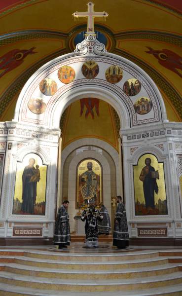 В Кафедральном соборе Христа Спасителя отслужена первая в Великом посту 2015 года Литургия Преждеосвященных даров