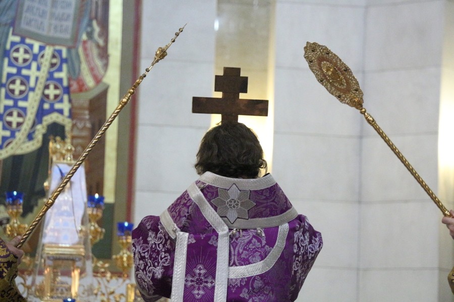 В канун Крестопоклонной недели епископ Серафим совершил Всенощное бдение с выносом Креста