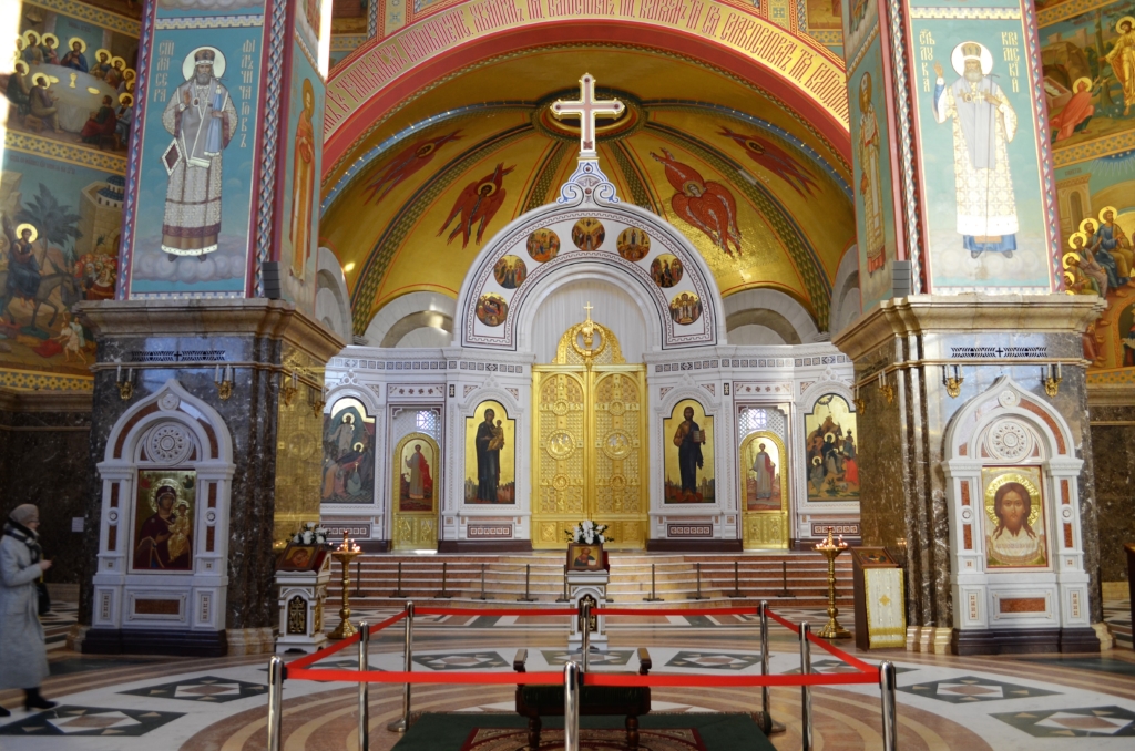 В Верхнем храме Кафедрального собора установили новые кивоты с иконами